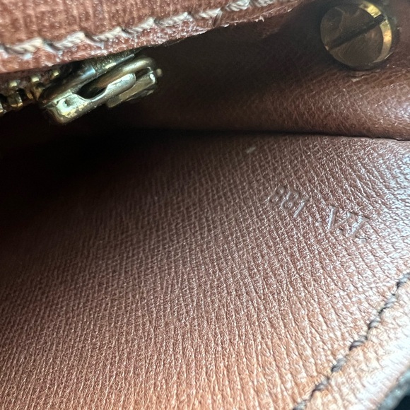 Louis Vuitton - Picture 10 of 15